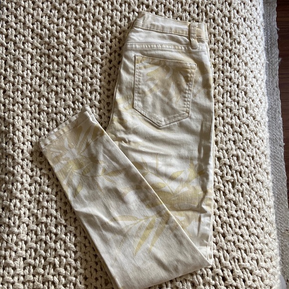 Free People White Jeans with Yellow/Tan Tropical Details - Picture 1 of 3